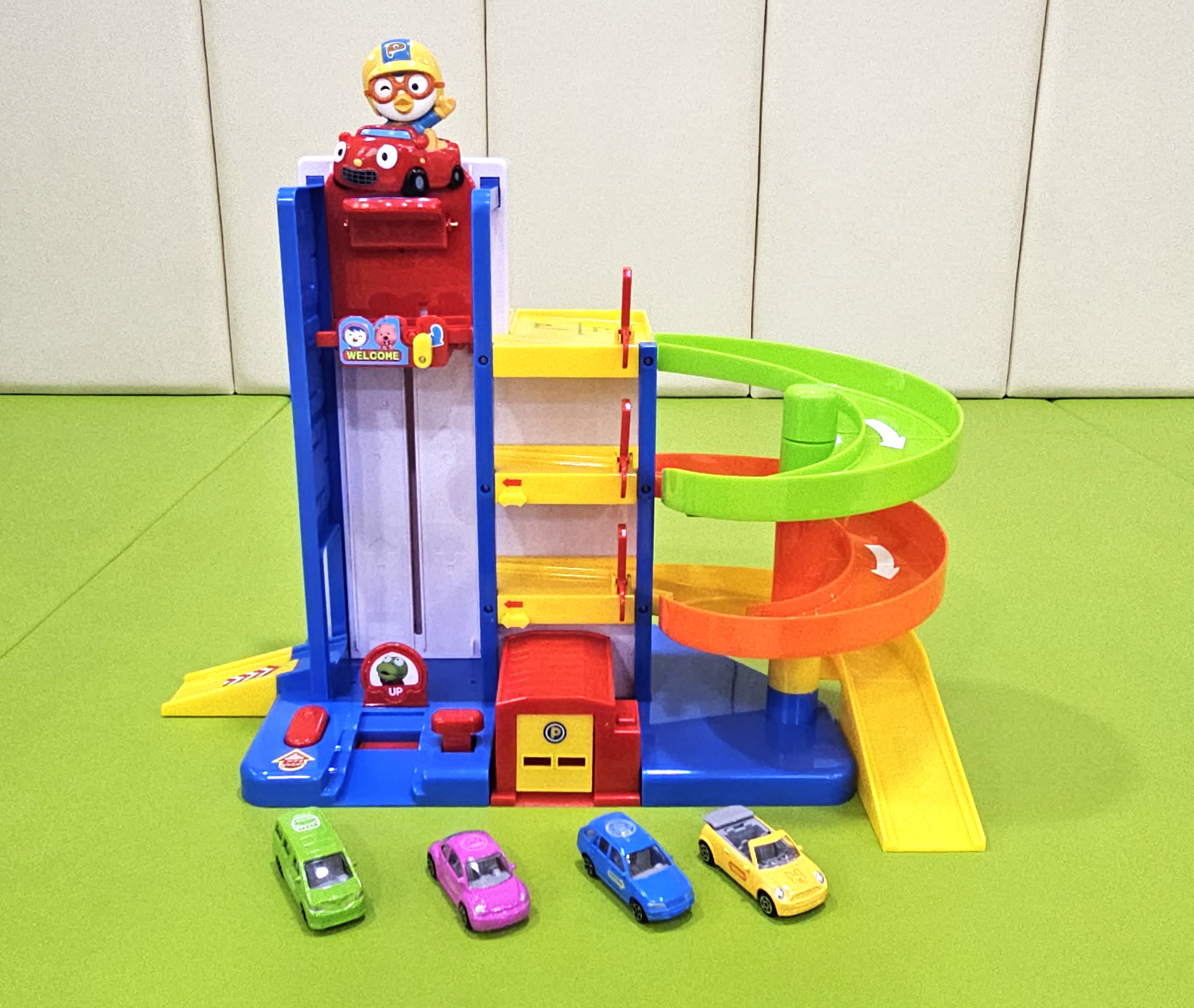 뽀로로 엘리베이터 주차장